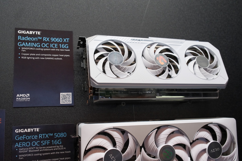 Radeon RX 9060 XT GAMING OC ICE 16G