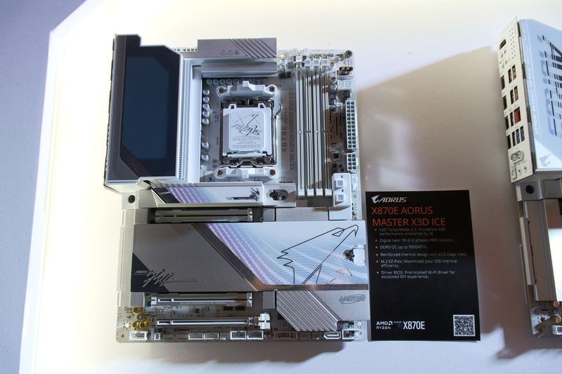 X870E AORUS MASTER X3D ICE