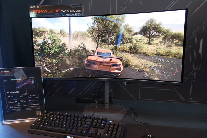 MO34WQC36。V-StripeサブピクセルのQD-OLEDを採用し、360Hz/3,440×1,440ドット表示対応