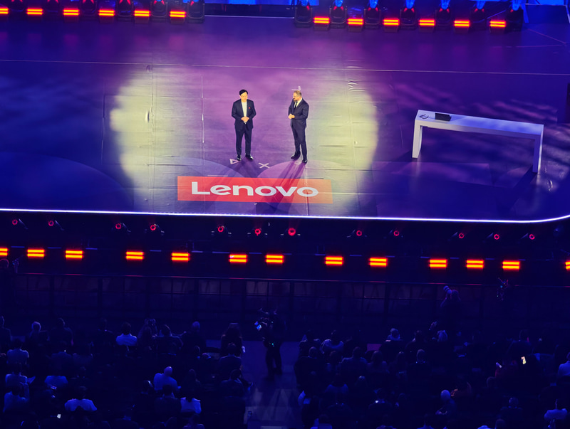 Qualcomm CEO クリスチアーノ・アーモン氏(右)