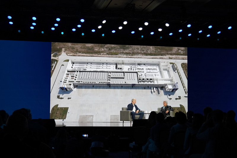 両氏はAIやデジタルツインを利用した工場のスマート化などを議論