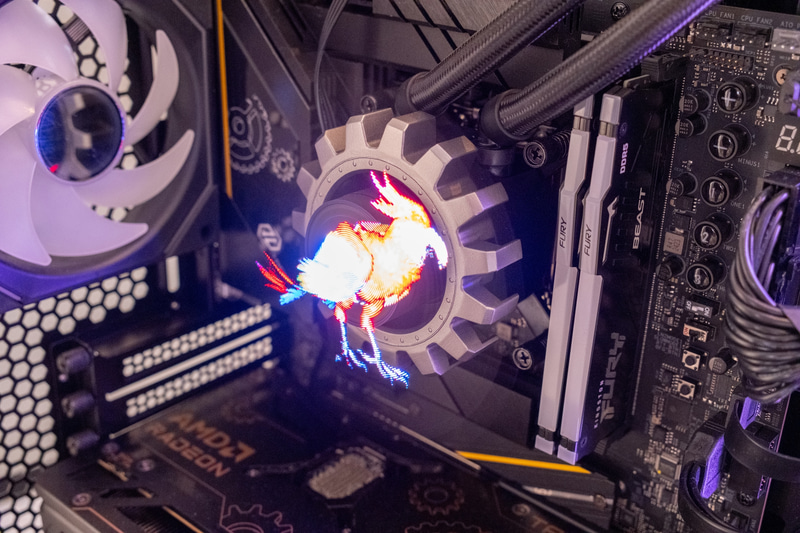 Concept Bの水冷ヘッド部分。こちらはLED付きファンが回転することで、映像を表示できる