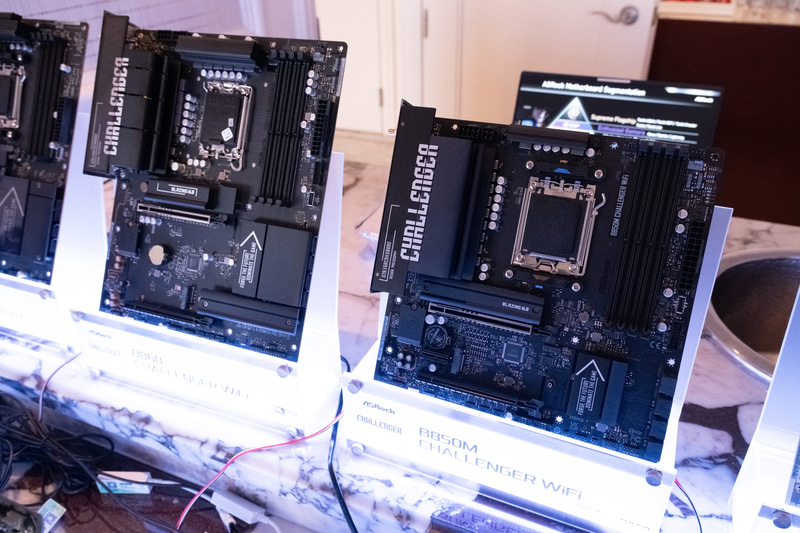 既存のChallengerシリーズマザーボードも展示されていた