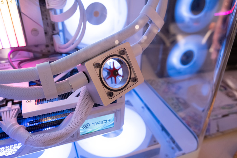 水冷ヘッドやチューブ途中のインジケータで水流を確認できる