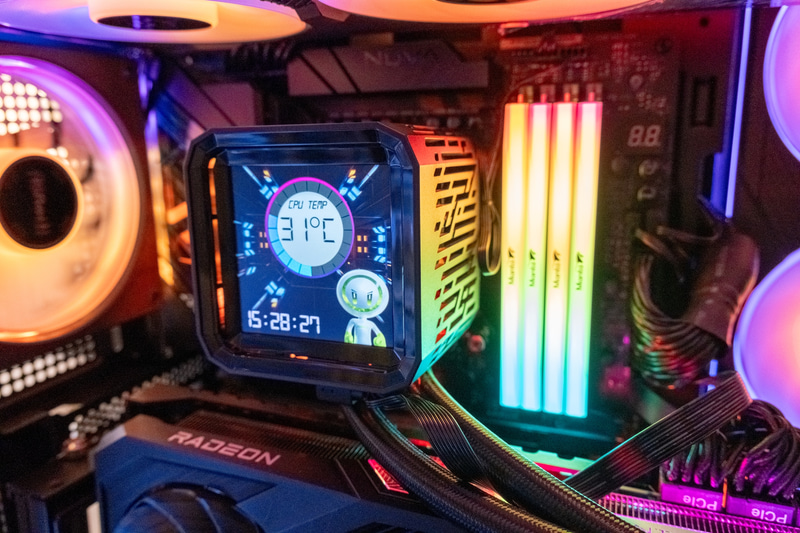 Phantom Gaming 360 LCD。ファン部分全体が1つのユニットとなっているのが特徴的。VRMファンも装備