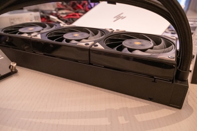 sTR5プラットフォーム向けのWS sTR5 360。デュアルポンプや厚さのあるラジエータを採用し、500W以上のTDPに対応