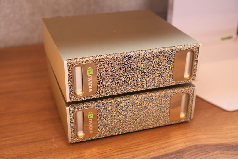 DGX Spark 2台を連結して利用していた