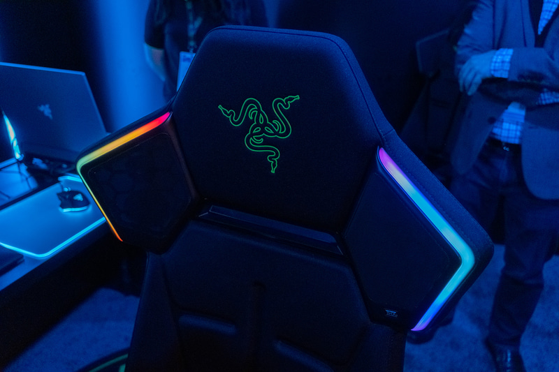 ヘッドレスト部分