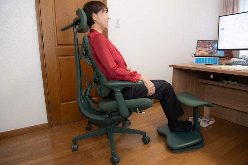 リクライニング角は、105、120、135、160度の4段階