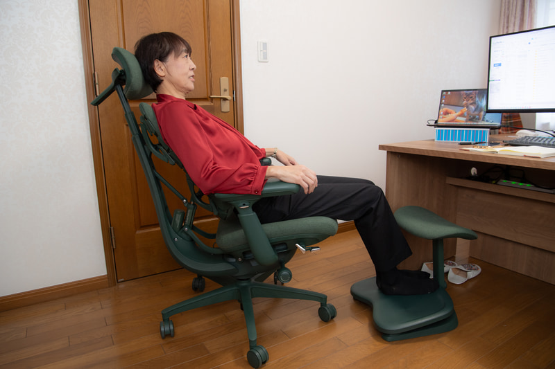 リクライニング角は、105、120、135、160度の4段階