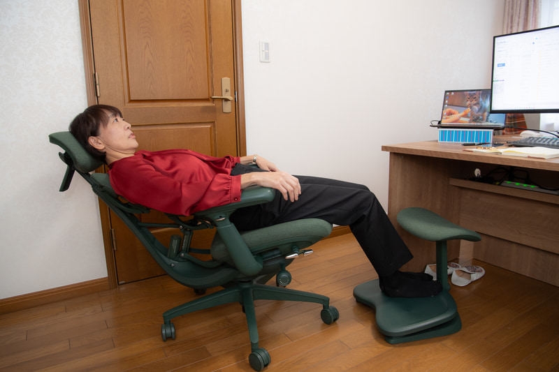 リクライニング角は、105、120、135、160度の4段階