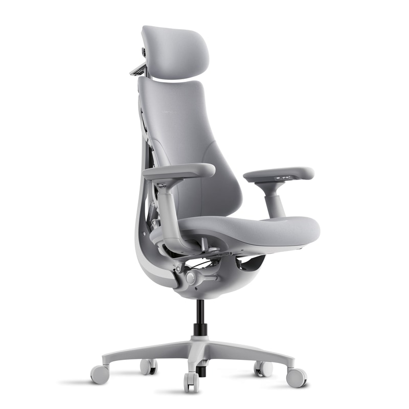 本体カラーはミッドナイトブラックとスペースグレー、そして今回使用しているモスグリーンの3色が用意されている。モスグリーンは一般販売向けに用意された専用カラーで、座面やネックレストの表面素材がほかの色よりも高級感のある仕上がりとなっている