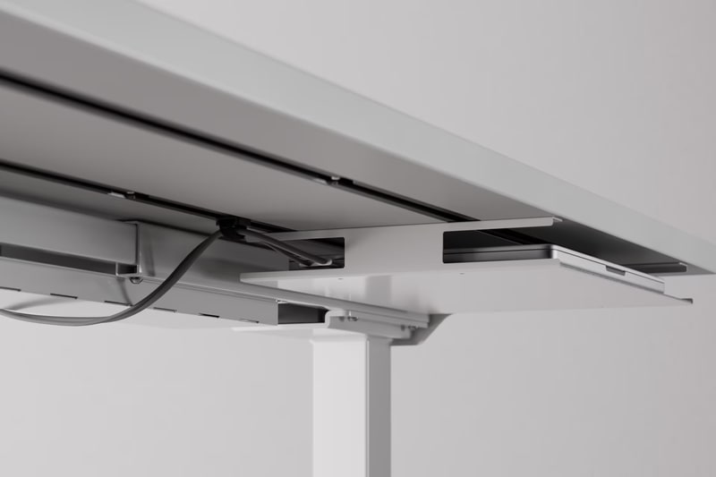 切れ込みにより横から配線しやすい構造