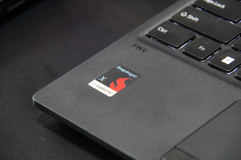 FMV初となるSnapdragonエンブレムシール
