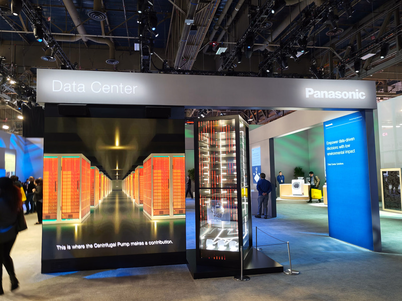 パナソニックブースの中心はデータセンターソリューションの展示エリア