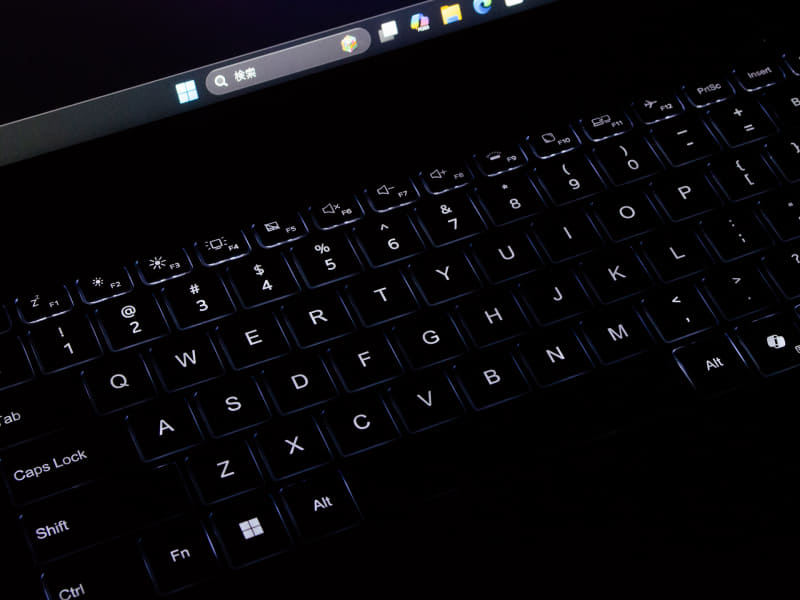 キーボードバックライト。オフと明るさ2段階の調節に対応