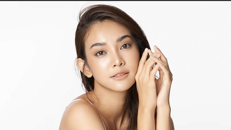 レイヤーマスクを選択してプロパティパネルから「ぼかし」のスライダーを調整し、肌に馴染ませたら完成です