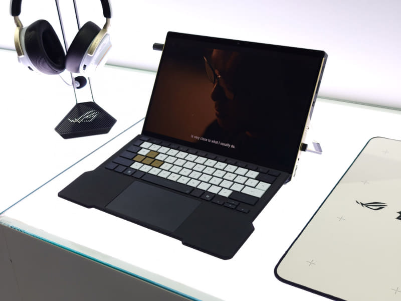 コジマヒデオプロダクションとのコラボタブレットPC