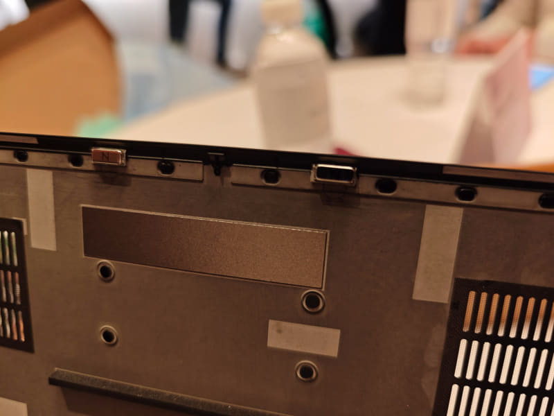 D面カバー側のマグネット