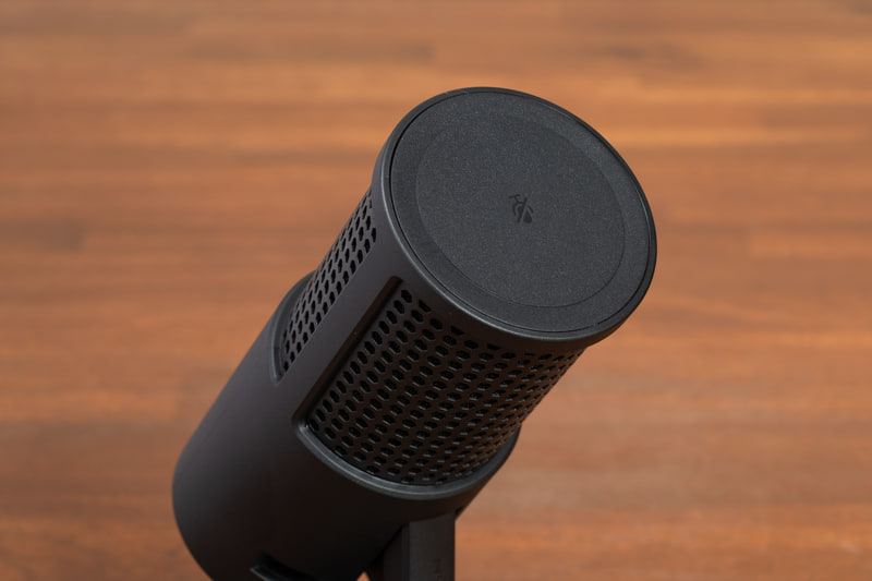 天面にミュートボタンを備える