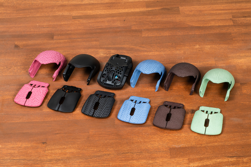 交換用のカバーで左右のボタン、シェル、サイドボタンを取り替えられる(これらは非売品)