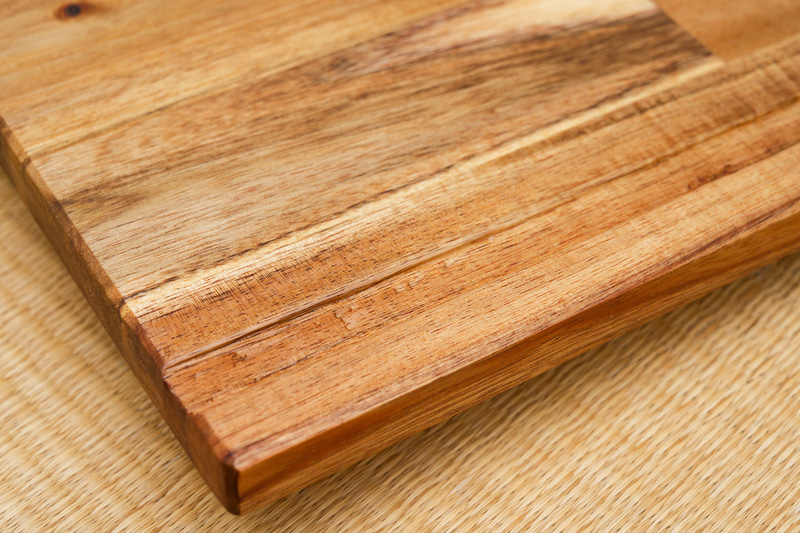 写真だと見にくいが、指を引っ掛けられる1～2mmの深さの溝が完成