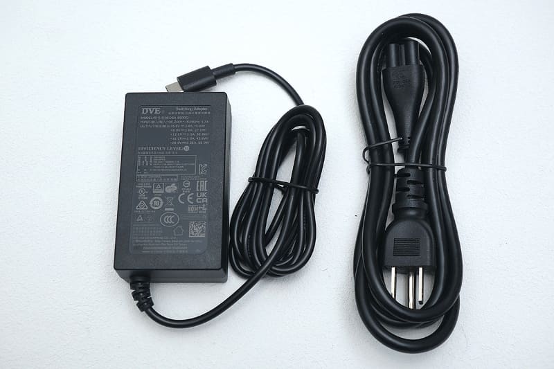 付属のACアダプタはUSB Type-Cで最大65W。PSE認証はMICRO COMPUTER=MINISFORUMとなっているが、MICRO COMPUTERが輸入してCHUWIが購買したものだという。ちなみにこれまでのCHUWIのACアダプタといえば汎用性が低い“12V決め打ち”なモデルが多かったのだが、本製品付属のモデルは5V/3A、9V/3A、12V/3A、15V/3A、20V/3.25A出力ができるタイプとなった