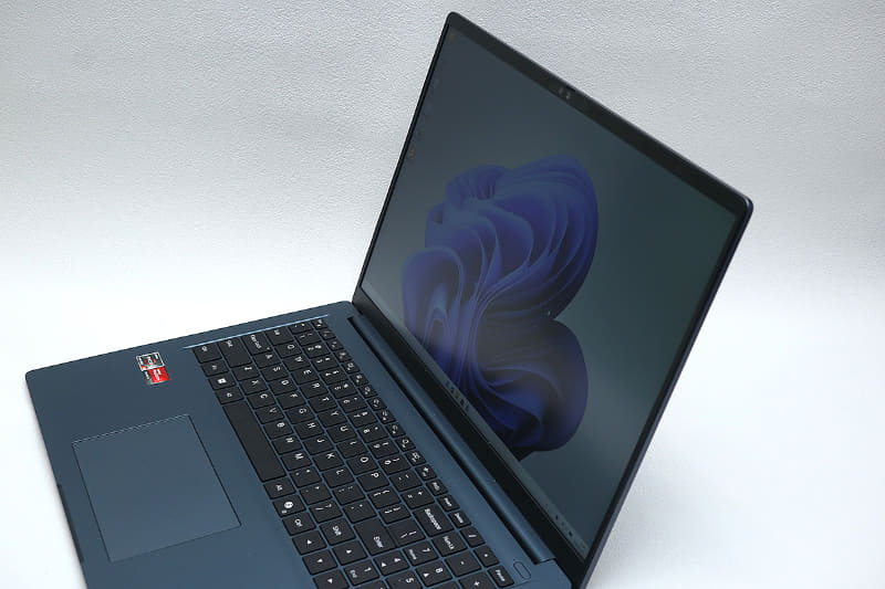 IPSタイプのため斜めからみても色変位が少ない