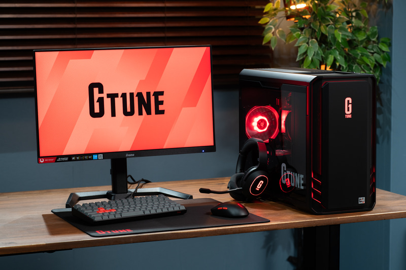 各種デバイスをセットにしたG TUNEの「<a href="https://www.mouse-jp.co.jp/store/g/ggtune-dga5g60b5badw101decal/?utm_source=pcwatch&utm_medium=content-text&utm_campaign=2601_pcwt_gtune_set&utm_content=pr" class="n" target="_blank">G TUNE DG-A5G60(G TUNEオリジナルデバイスセット)</a>」。直販価格は25万9,800円から