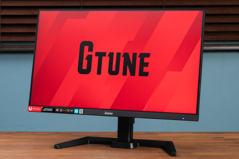 モニターはiiyamaブランドの「<a href="https://www.mouse-jp.co.jp/store/g/giiyama-gb2470hsu-b6/?utm_source=pcwatch&utm_medium=content-text&utm_campaign=2601_pcwt_gtune_set&utm_content=pr" class="n" target="_blank">G-MASTER GB2470HSU-B6</a>」。23.8型で解像度はフルHD、IPSパネルを採用し、リフレッシュレートは180Hzと高く、応答速度は0.2msと高速なのでガチのゲームプレイに向く滑らかな描画が可能だ」