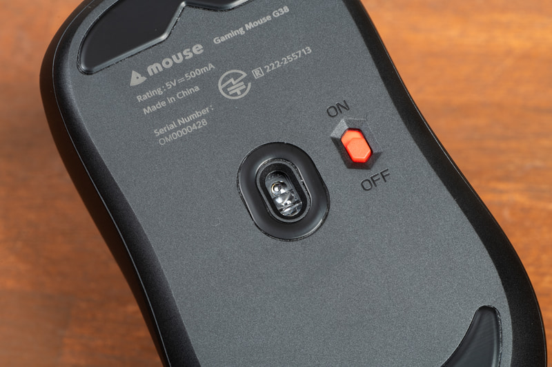 光学式センサー「PixArt PAW3395DM」を採用。50～26,000DPIで調整可能と高性能だ