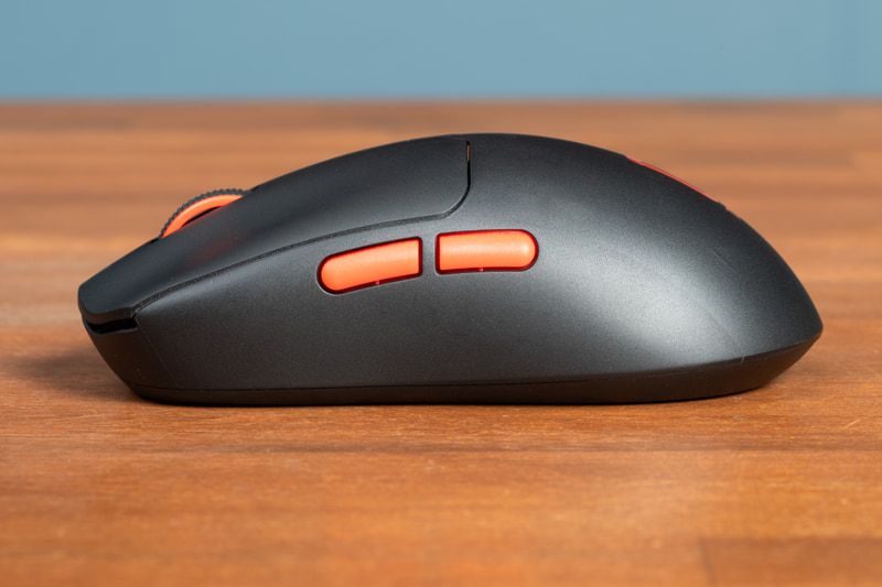 本体側面に「進む」「戻る」ボタン