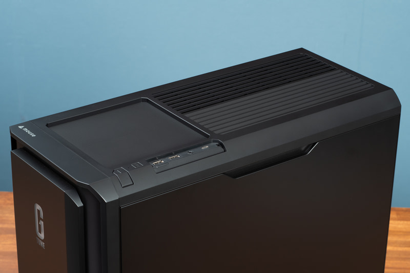 上面のインターフェイスはカバー付きでホコリがたまりにくい