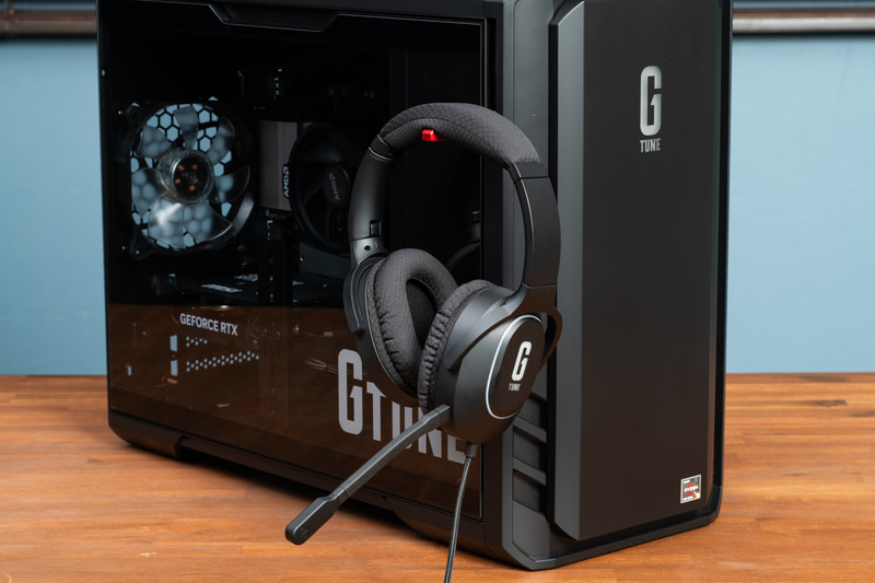 ヘッドフォン用のフックもある