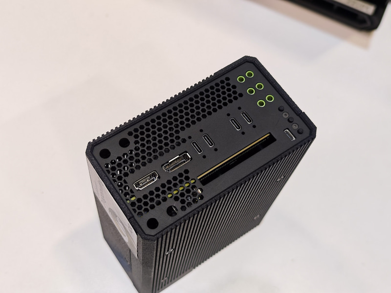 Qualcommが公開したDragonwing IQ10の開発キット