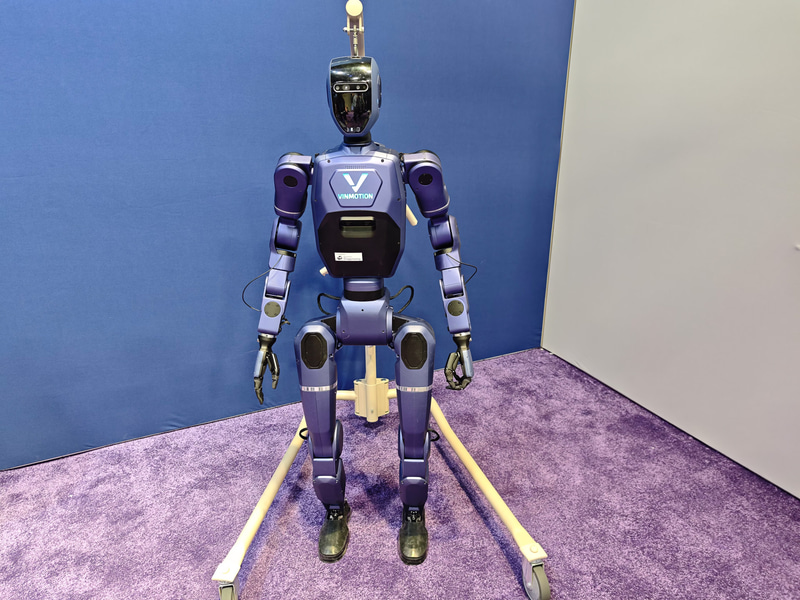 Dragonwing IQ9を搭載したVinMotion社のヒューマノイドロボット