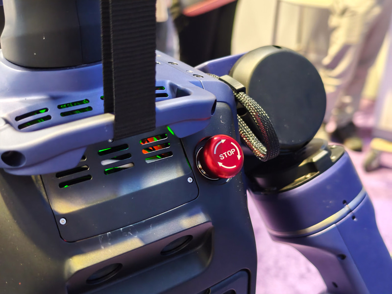 Dragonwing IQ9を搭載したVinMotion社のヒューマノイドロボット