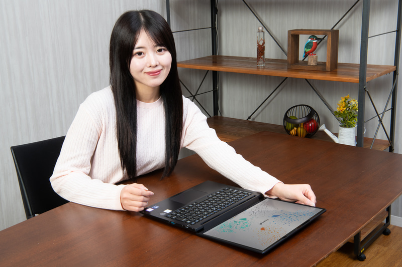 ディスプレイ部は180度まで開ける