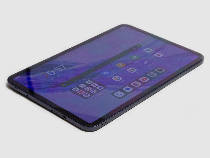 左側面/下側面。左側面に電源ボタン、3.5mm音声入出力、SIM/microSDスロット、Type-C。下側面にステレオスピーカー