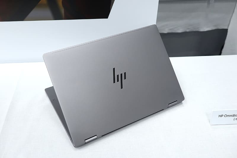 HP OmniBook X Flip 14 AI PC(インテル)の天板
