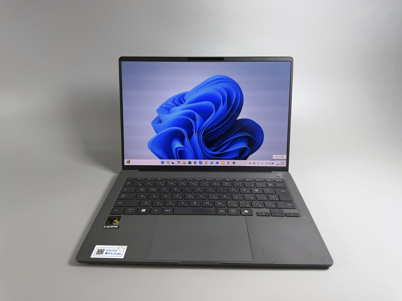 筆者が使用しているのはSnapdragon X Elite X1E-78-100を搭載した上位モデルのZenbook SORA UX3407RA-HA32570GRで色はアイスランドグレーだ