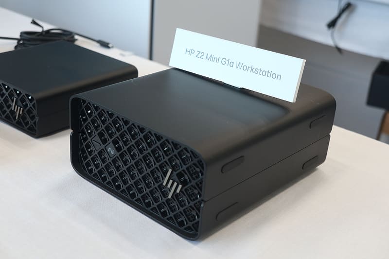 こちらは、Ryzen AI Maxを搭載した「HP Z2 Mini G1a Workstation」。電源内蔵でこの小ささを実現しているのは驚異的