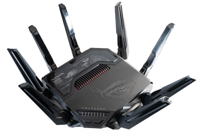 実売10万円前後のコンシューマWi-Fiルーターで、どうにか筆者の求める要件を満たせるかどうかだった