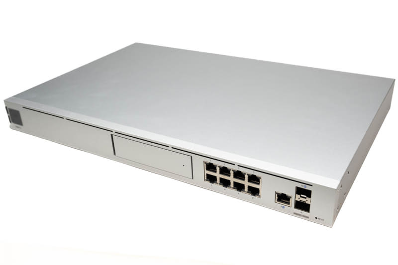 一般家庭向けではないが、見た目はスタイリッシュで業務機器感の少ないDream Machine Pro