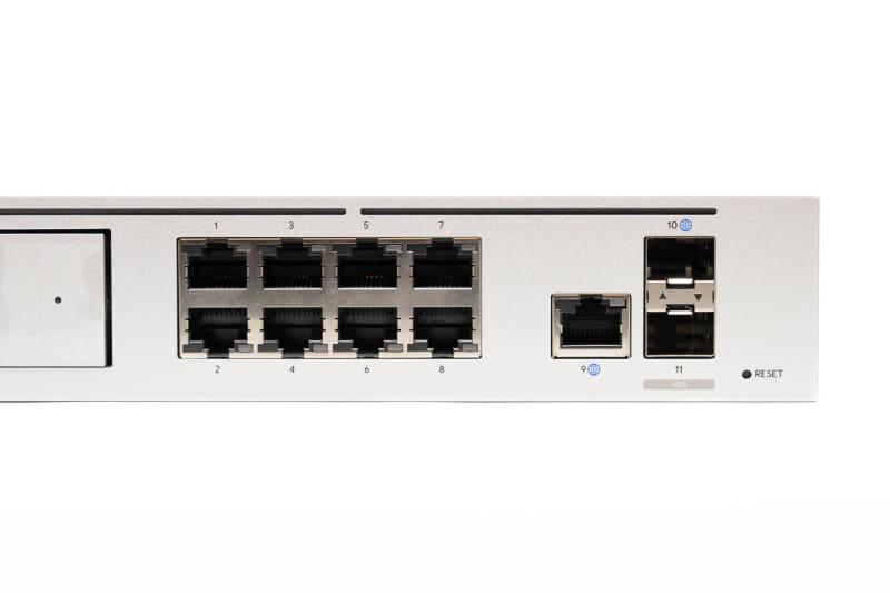 10Gbpsに対応するポートは少ないので、ここから別の機器につながないといけないのは弱点かもしれない