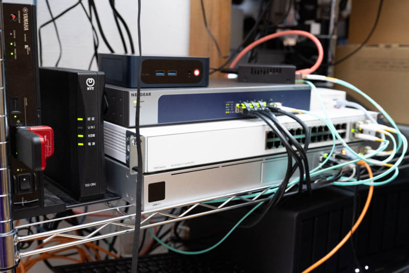 ……で、このメタルラックの中身、どう片づけていくかが次の宿題だ