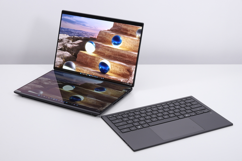 2つめの画面はキーボードを取り外すことで姿を現す