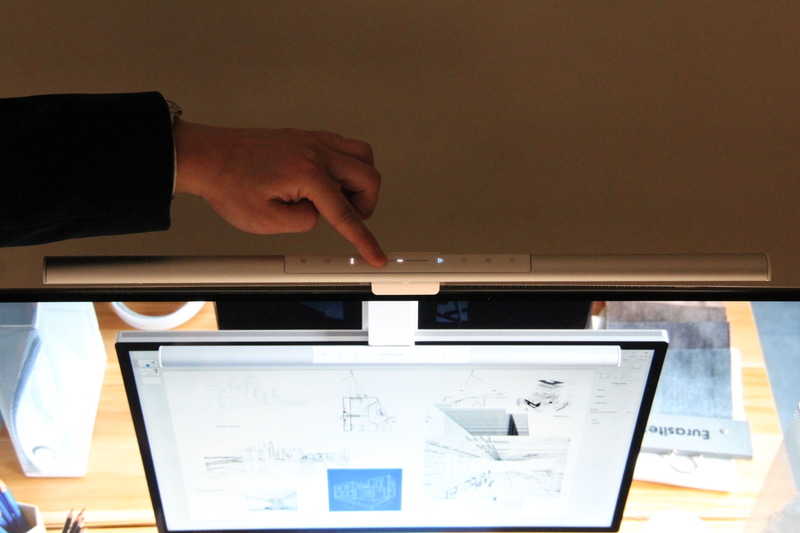 ScreenBar Proはタッチパネル式操作