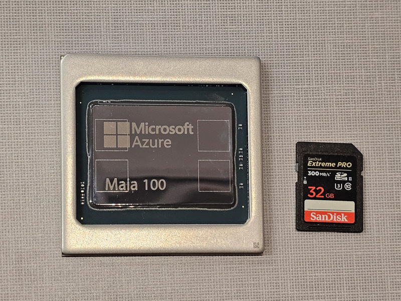 従来製品となるMicrosoft Maia 100