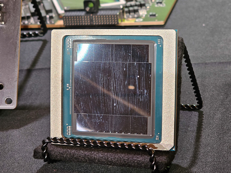 NVIDIA B200(Blackwell)